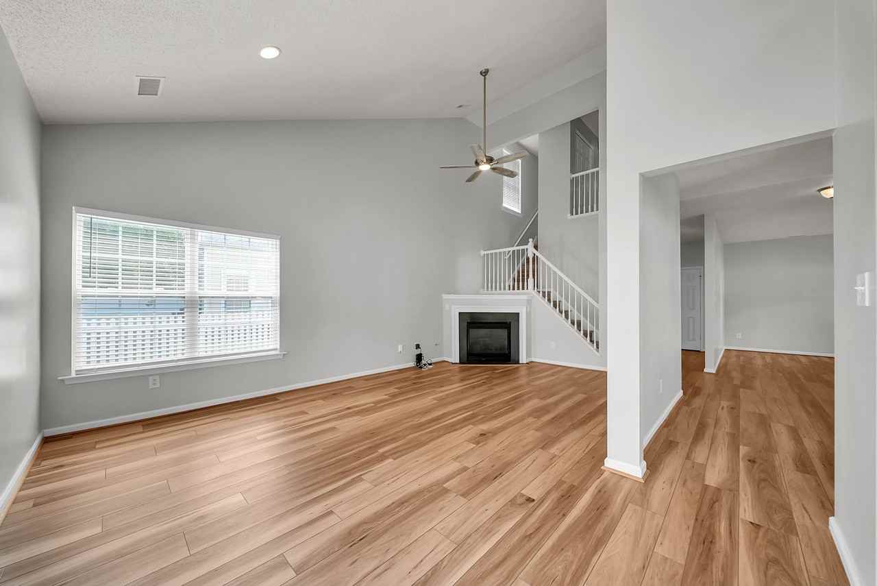 408 Holmes Blvd - Photo 6 of 50