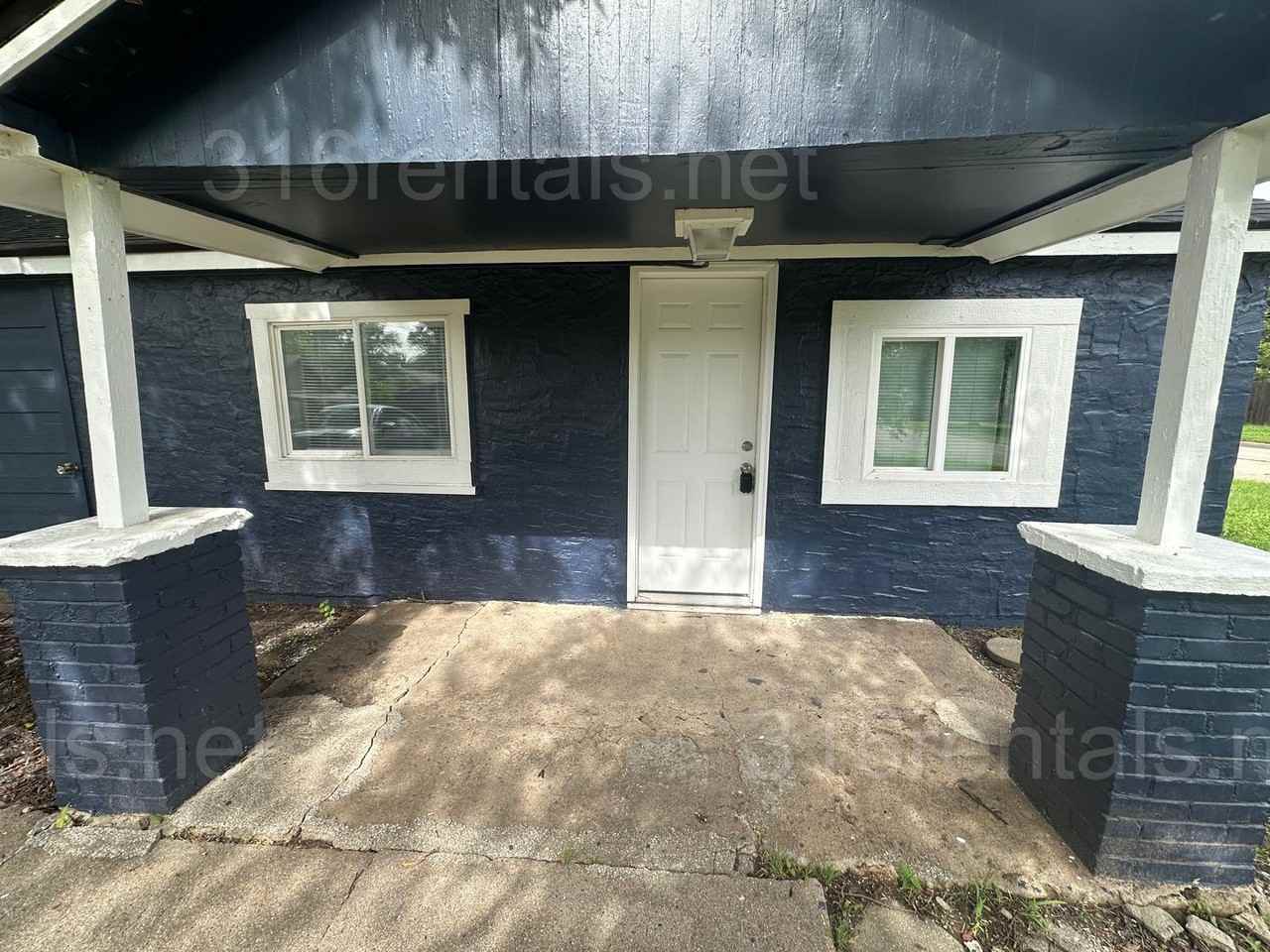 1801 S Glenn St - Photo 2 of 11