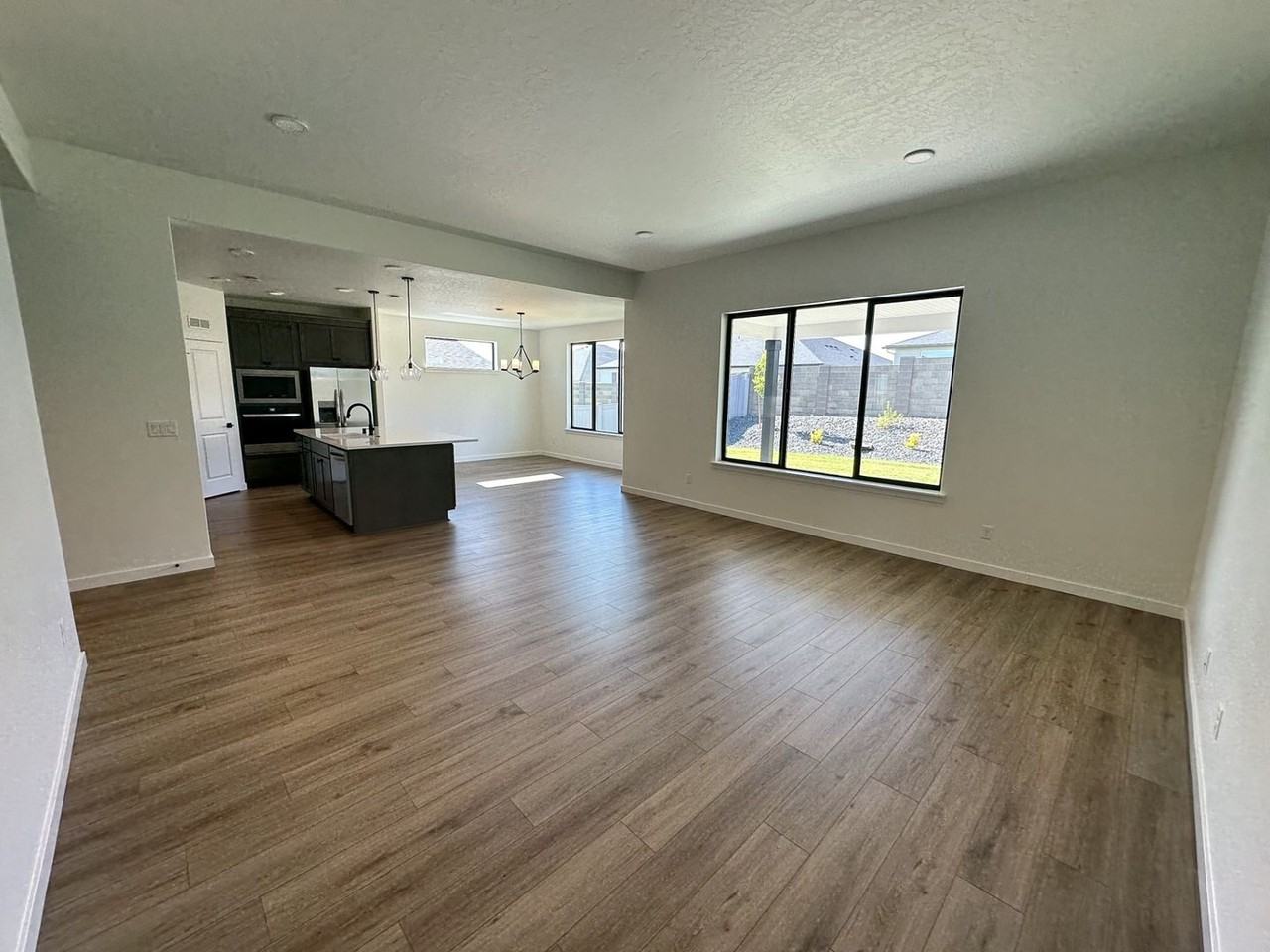 3791 Morningside Pkwy - Photo 4 of 29