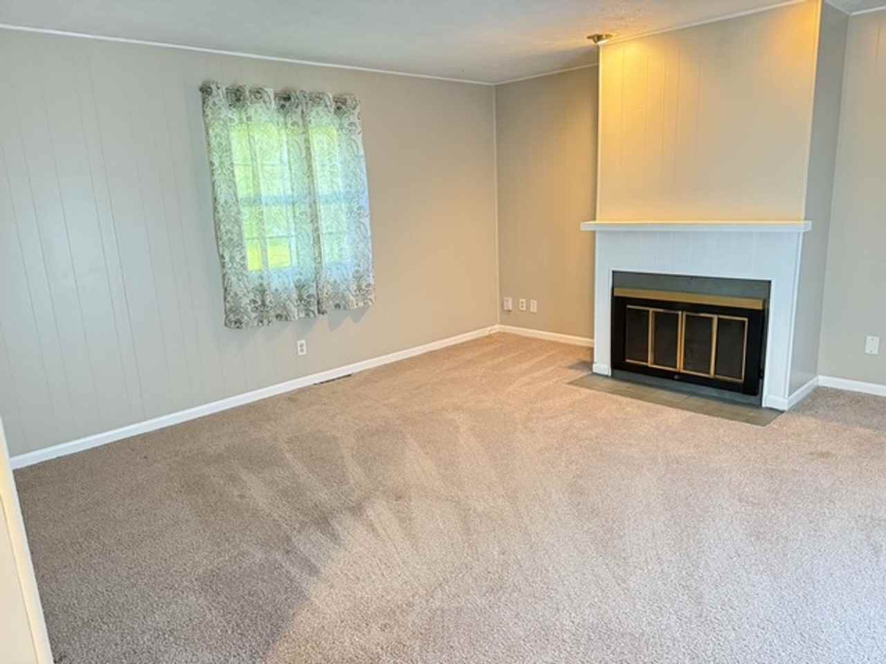 1311 Towanda Ave - Photo 2 of 14