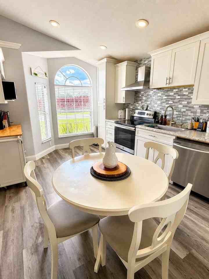 18561 3rd Ave - Photo 4 of 17