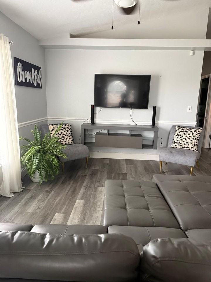 18561 3rd Ave - Photo 5 of 17