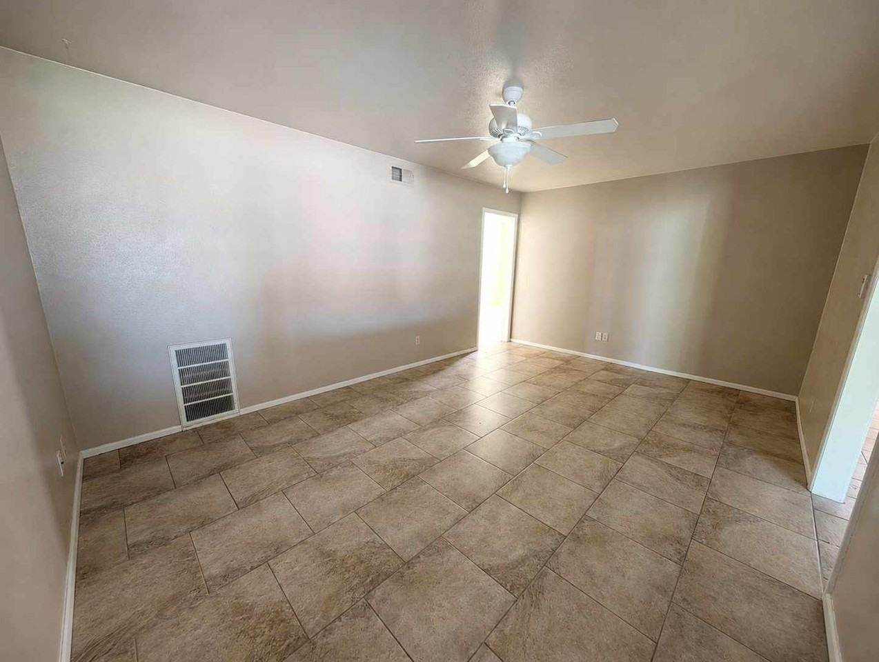 2105 Sw 76th St - Photo 3 of 12