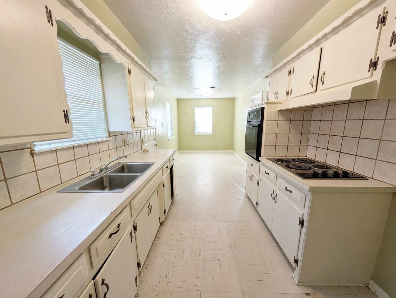 2105 Sw 76th St - Photo 6 of 12