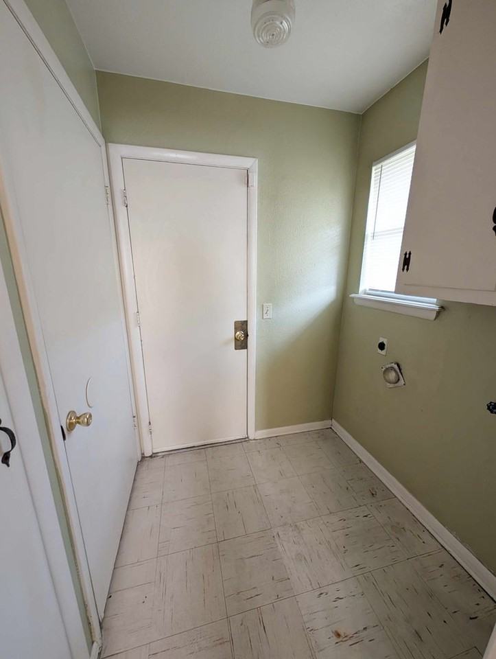2105 Sw 76th St - Photo 7 of 12