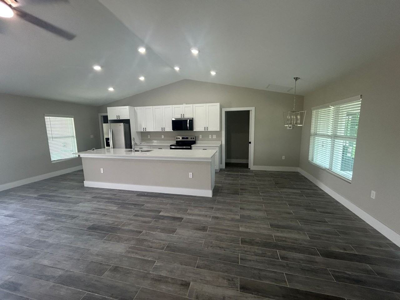 4004 Ne 17th Ave - Photo 2 of 15