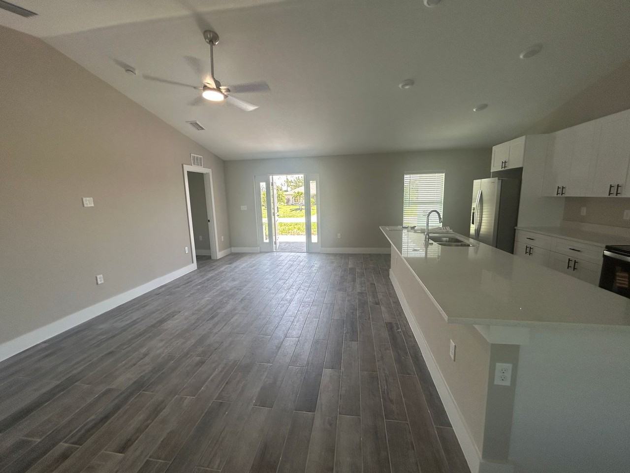 4004 Ne 17th Ave - Photo 3 of 15