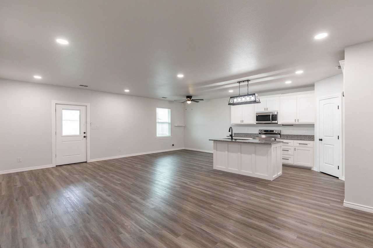 381 Kristie Path - Photo 5 of 26