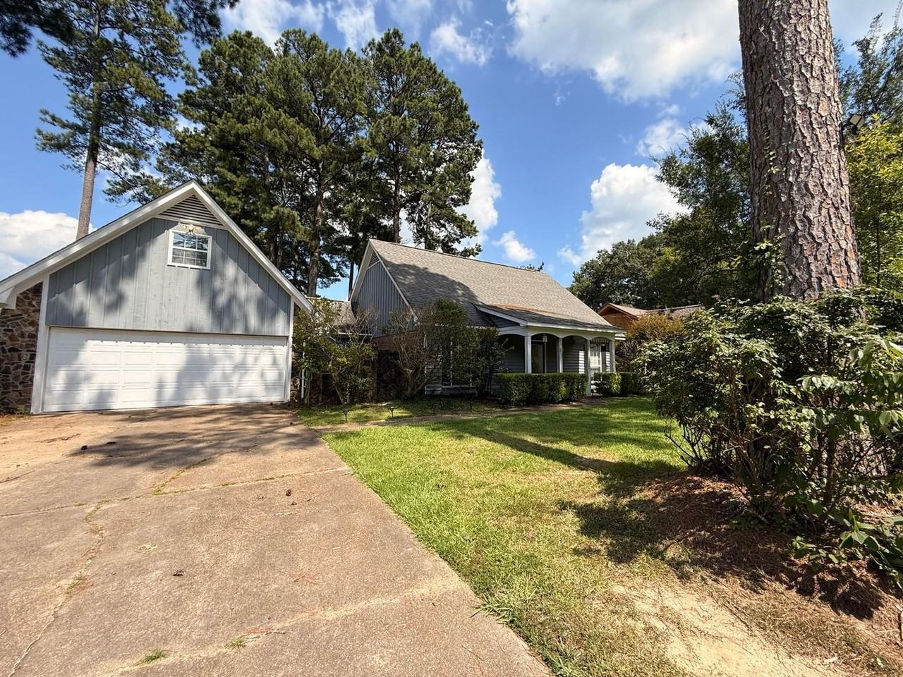 217 Cedar Dr - Photo 2 of 19