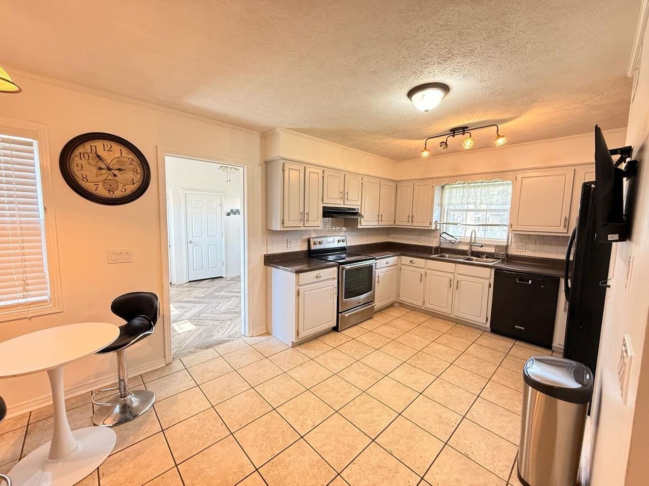 217 Cedar Dr - Photo 5 of 19