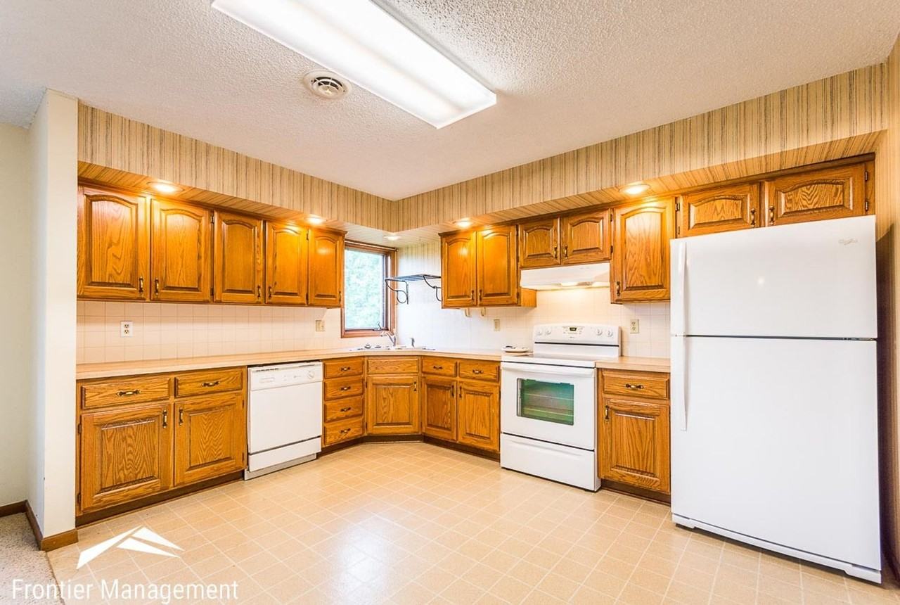 1919 Crescent Dr - Photo 5 of 11
