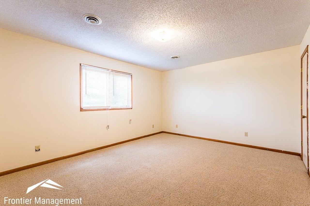 1919 Crescent Dr - Photo 6 of 11