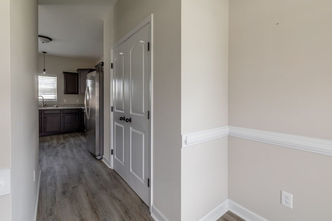 300 Waylon Way - Photo 7 of 28