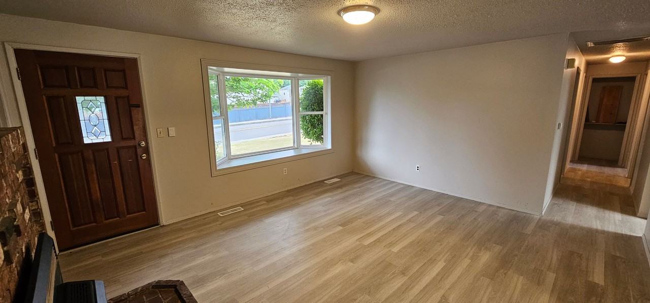 2264 Jefferson Ave Se - Photo 3 of 12