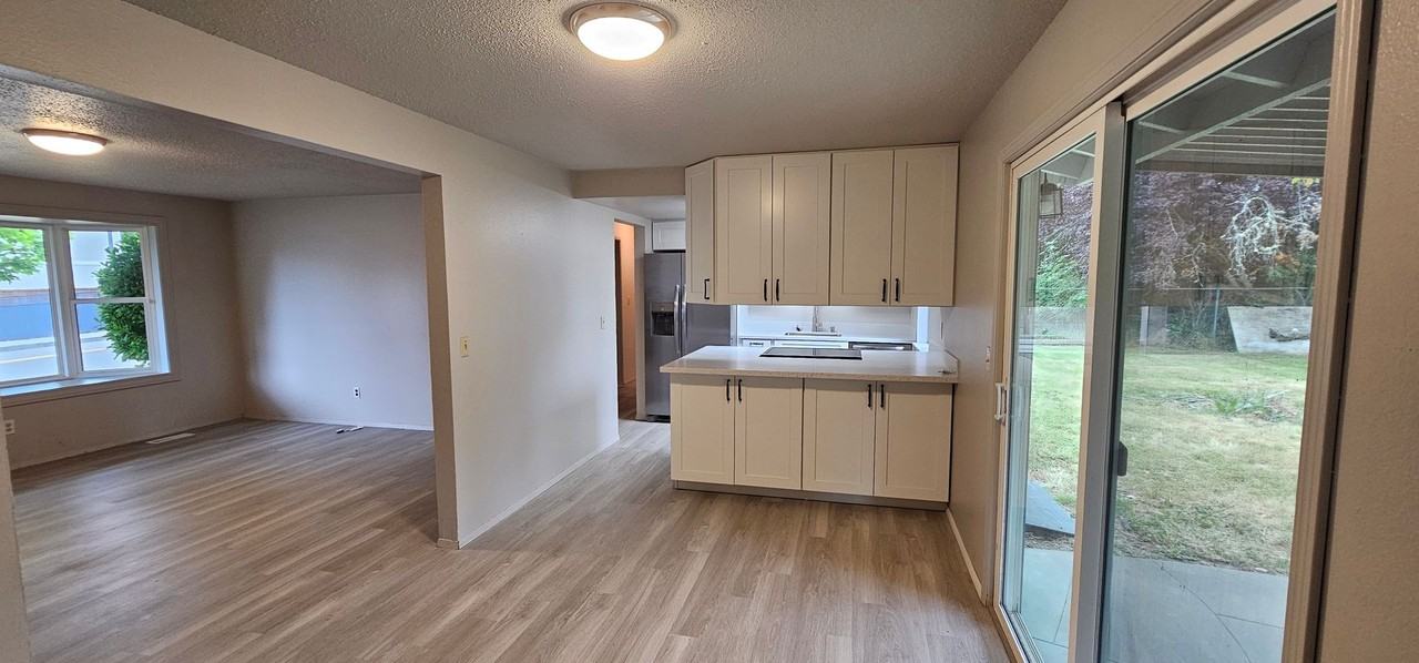 2264 Jefferson Ave Se - Photo 5 of 12