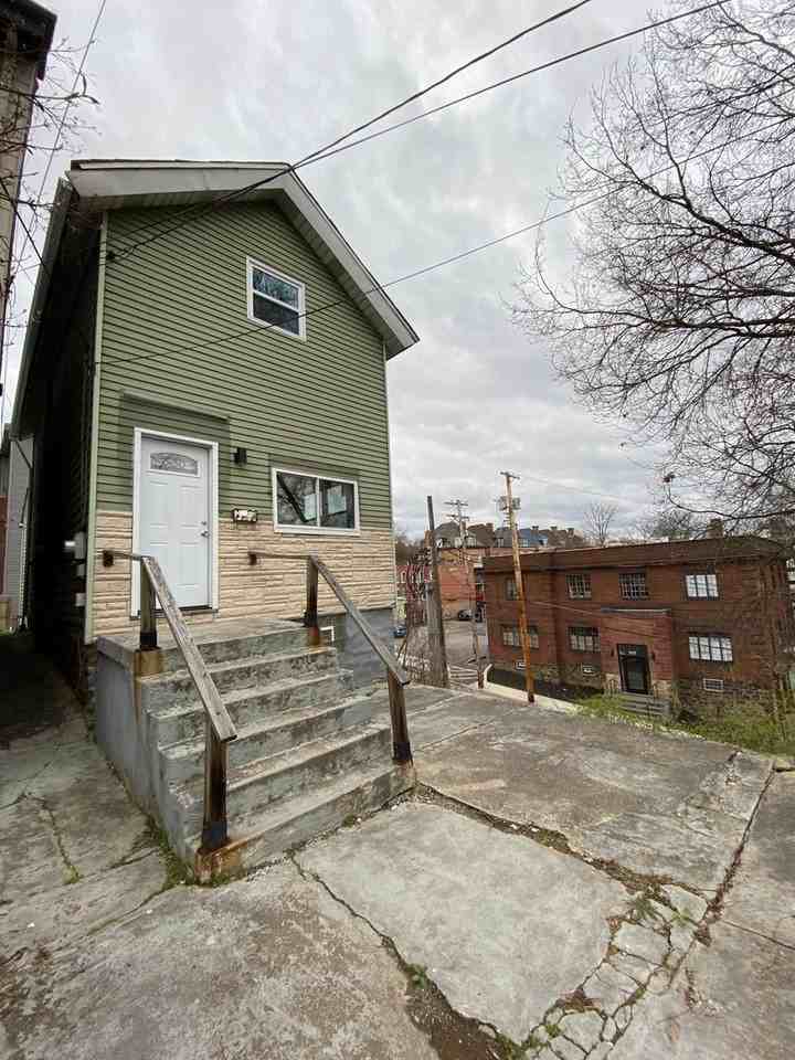 4933 Yew St - Photo 2 of 20