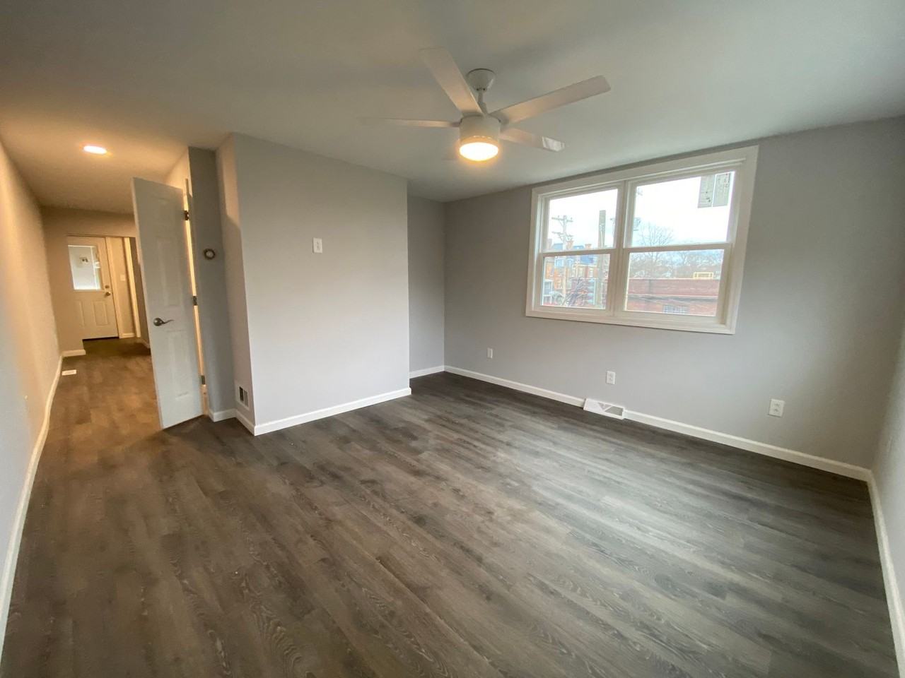 4933 Yew St - Photo 4 of 20