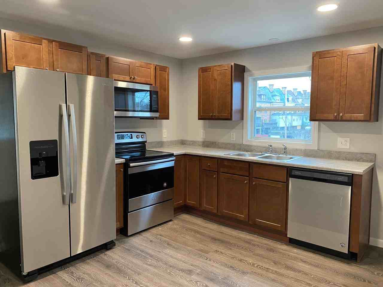 4933 Yew St - Photo 7 of 20