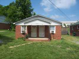 featured image of 2605 Guyer St