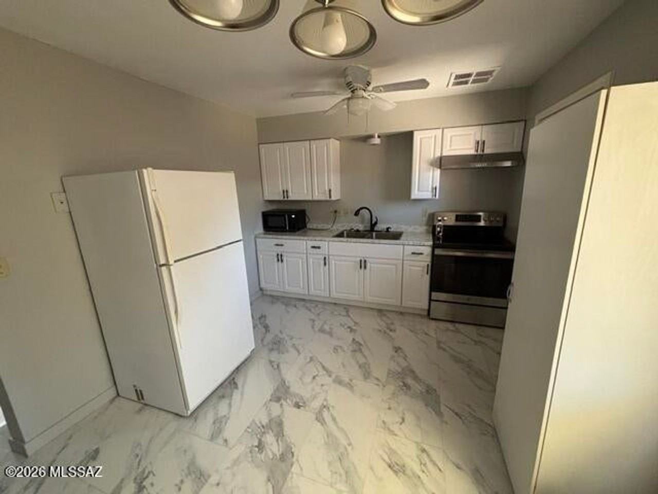 2757/2759 N. Fair Oaks Ave - Photo 2 of 9