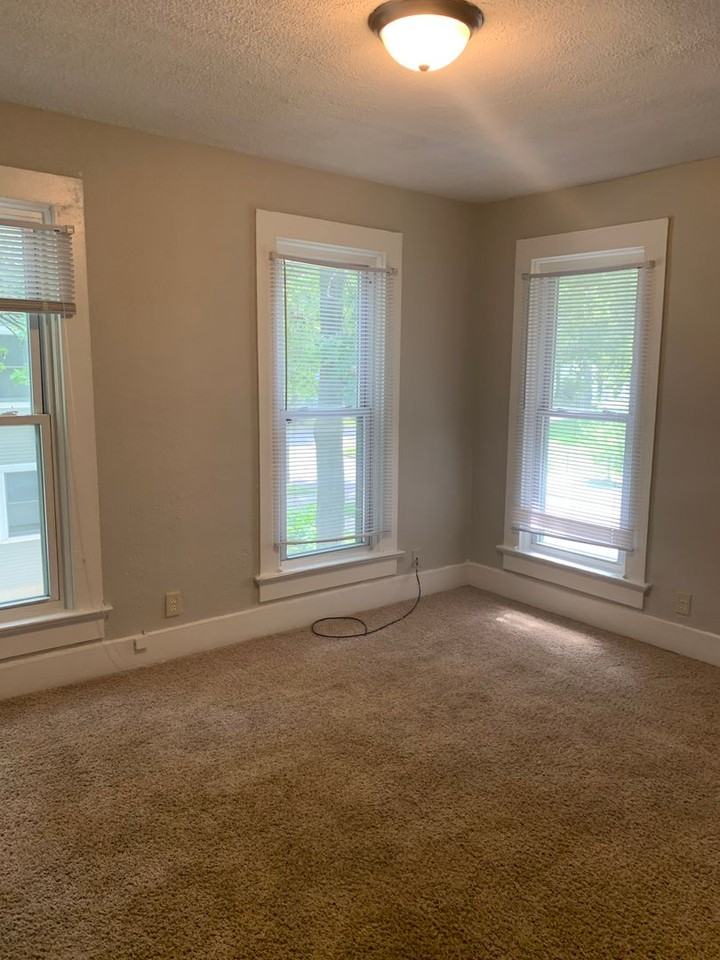 812 Walnut St - Photo 5 of 10