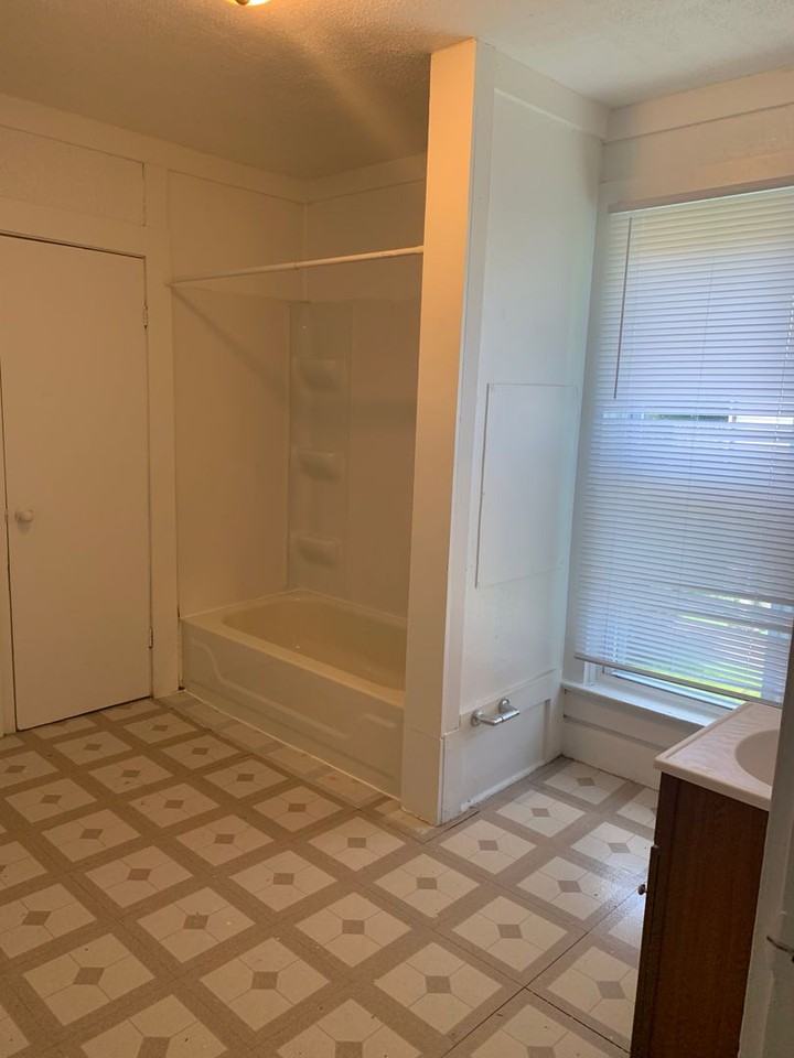 812 Walnut St - Photo 6 of 10