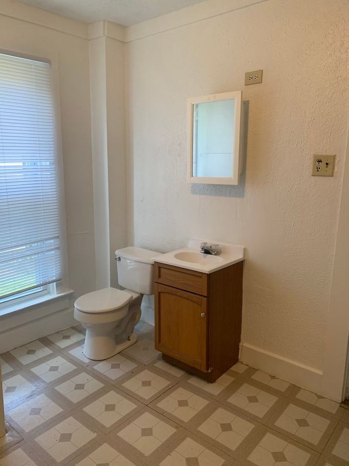 812 Walnut St - Photo 7 of 10
