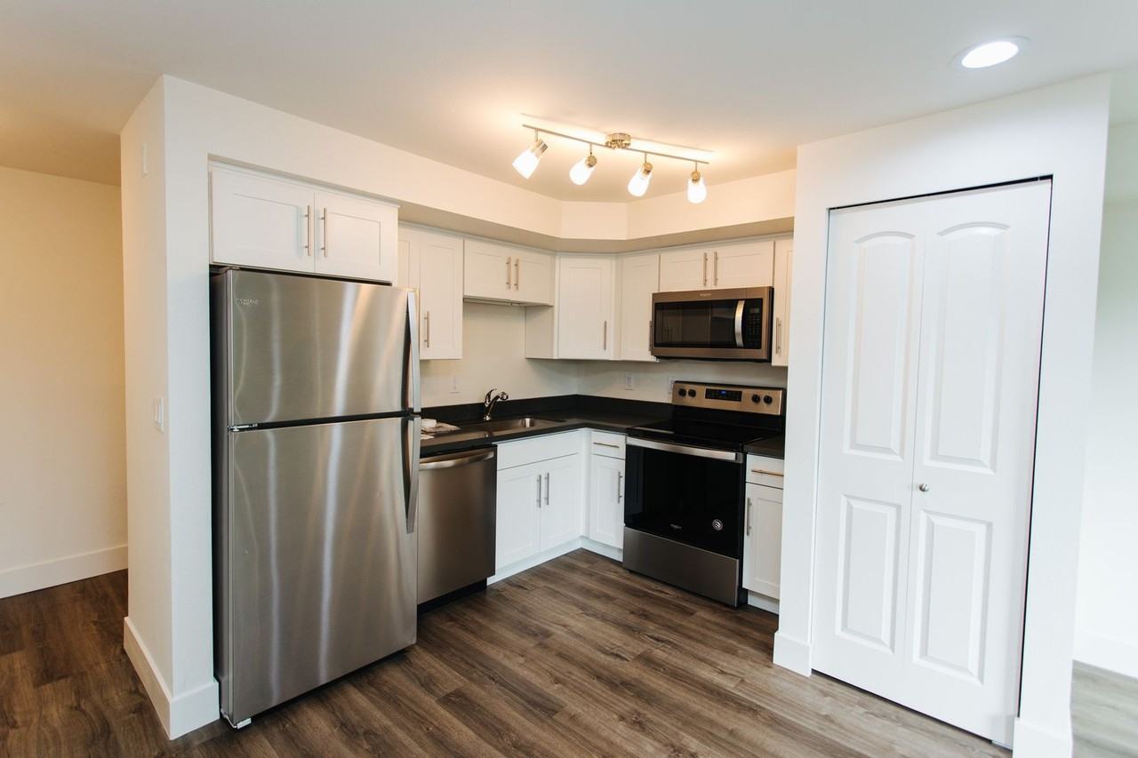 Maple Leaf Residences - Photo 2 of 34