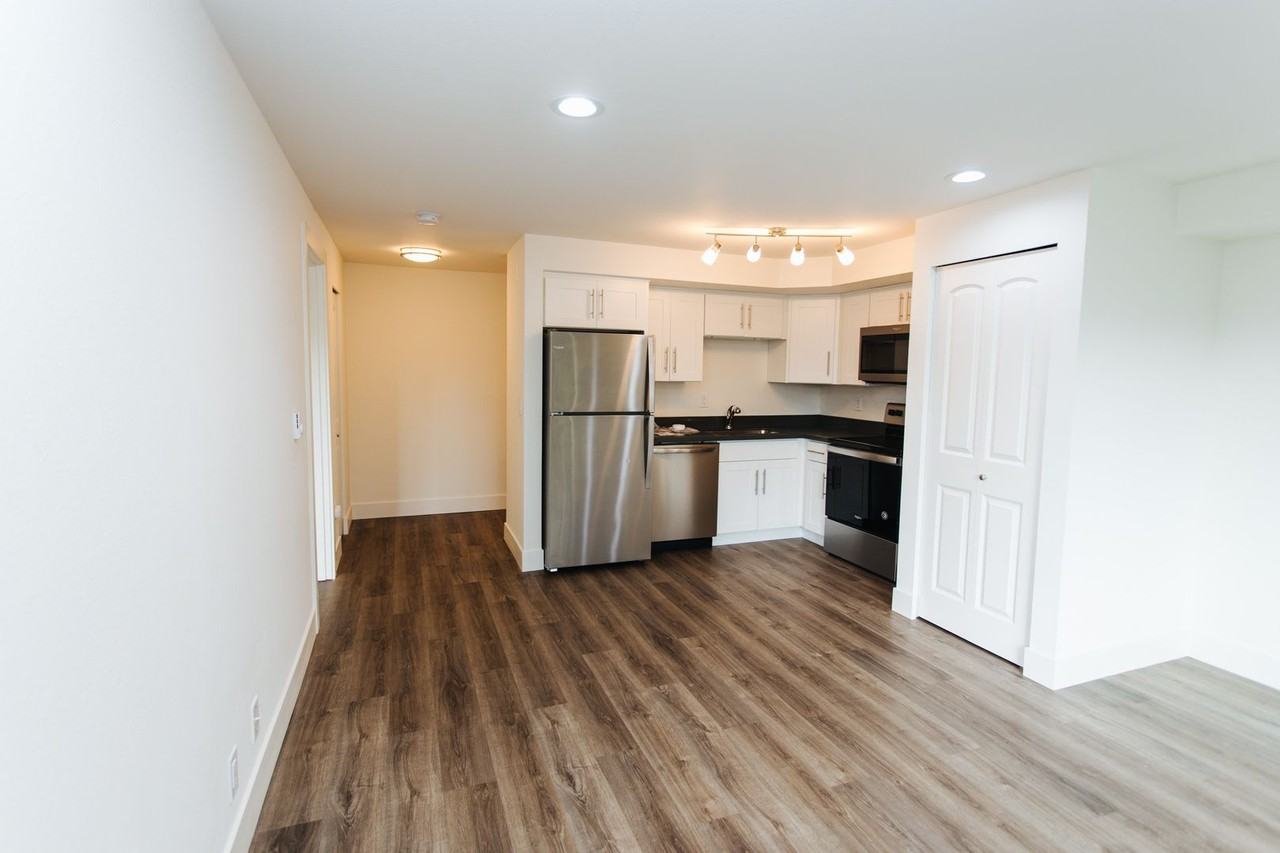 Maple Leaf Residences - Photo 3 of 34