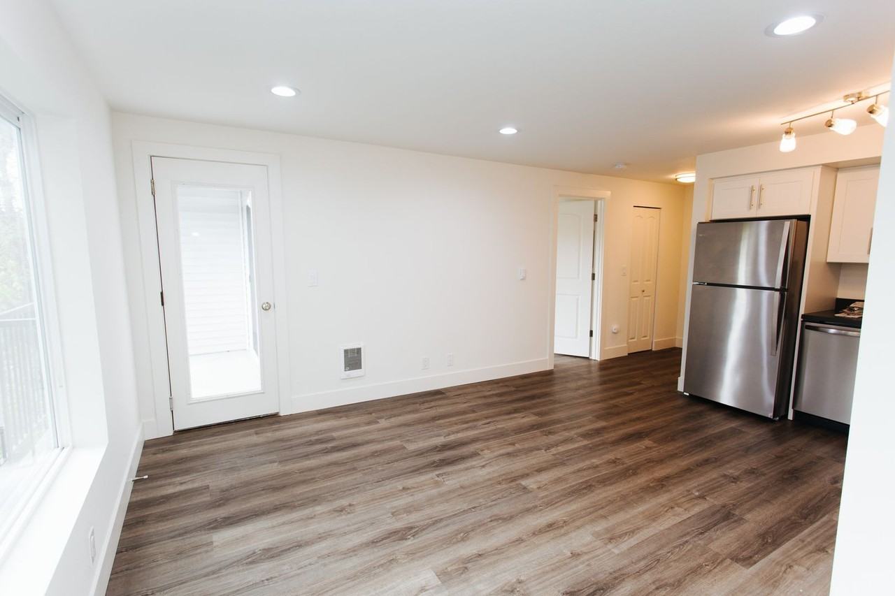 Maple Leaf Residences - Photo 6 of 34