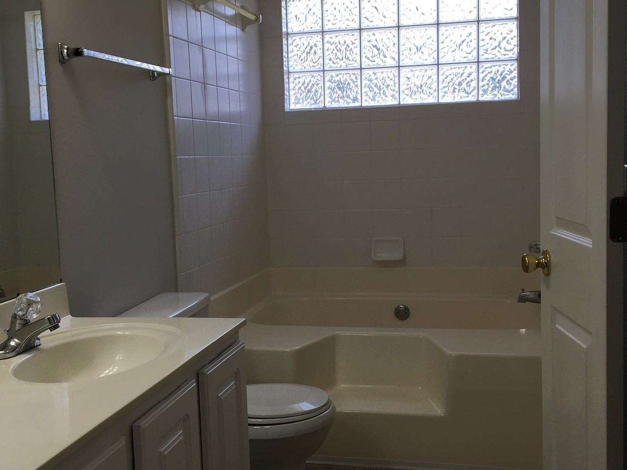 6936 Oak Side Dr - Photo 7 of 9