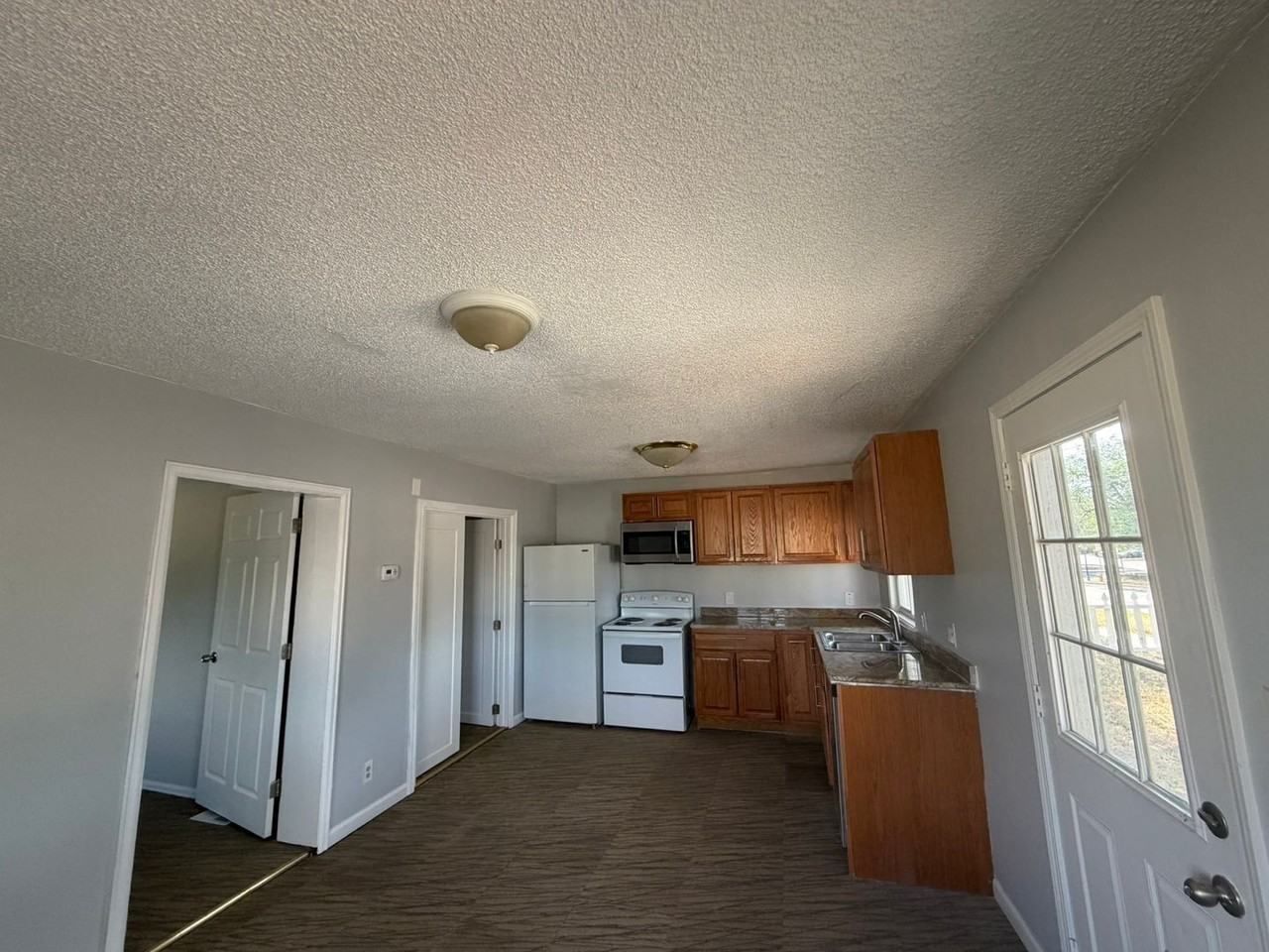 213 W Illinois Ave #A - Photo 2 of 12