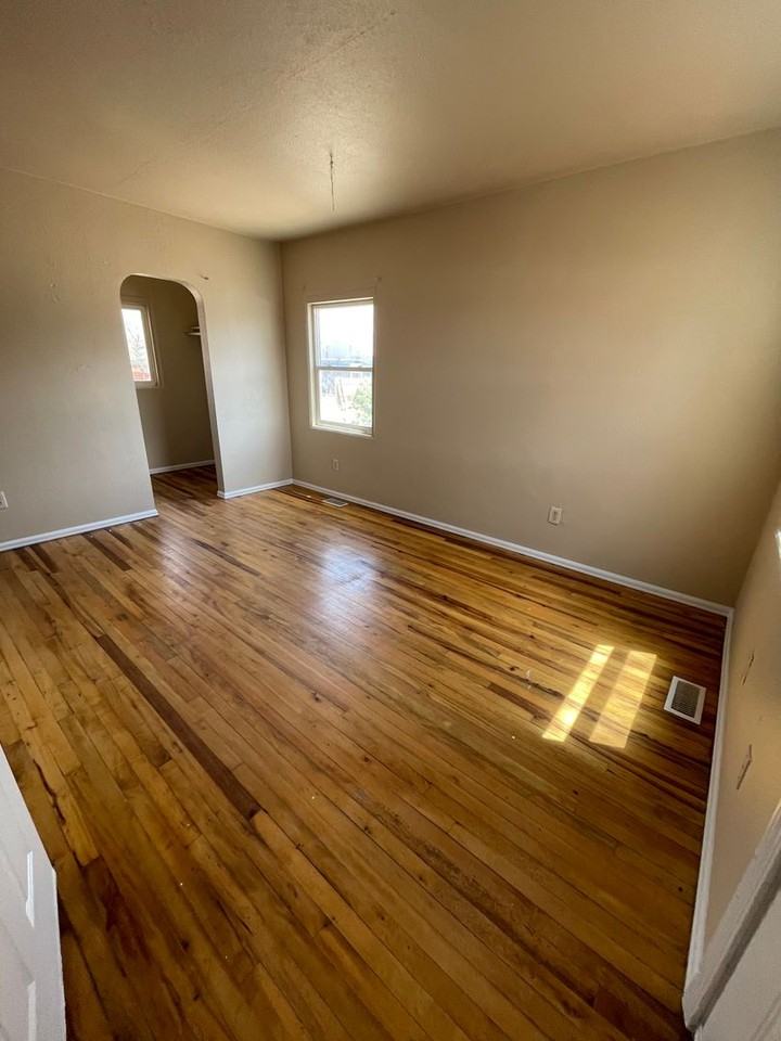 213 W Illinois Ave #A - Photo 5 of 12