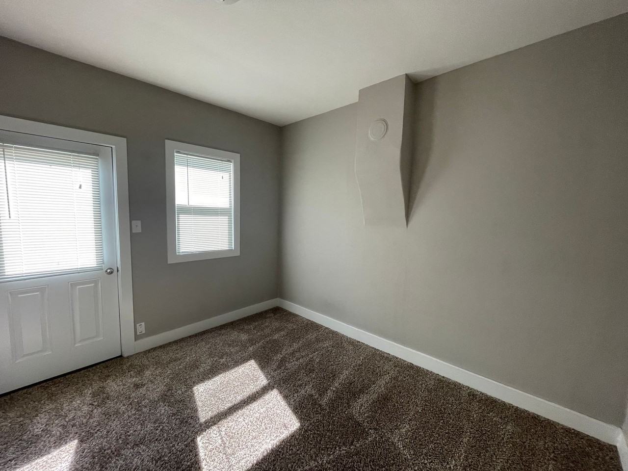 1106 Titus Ave - Photo 4 of 27
