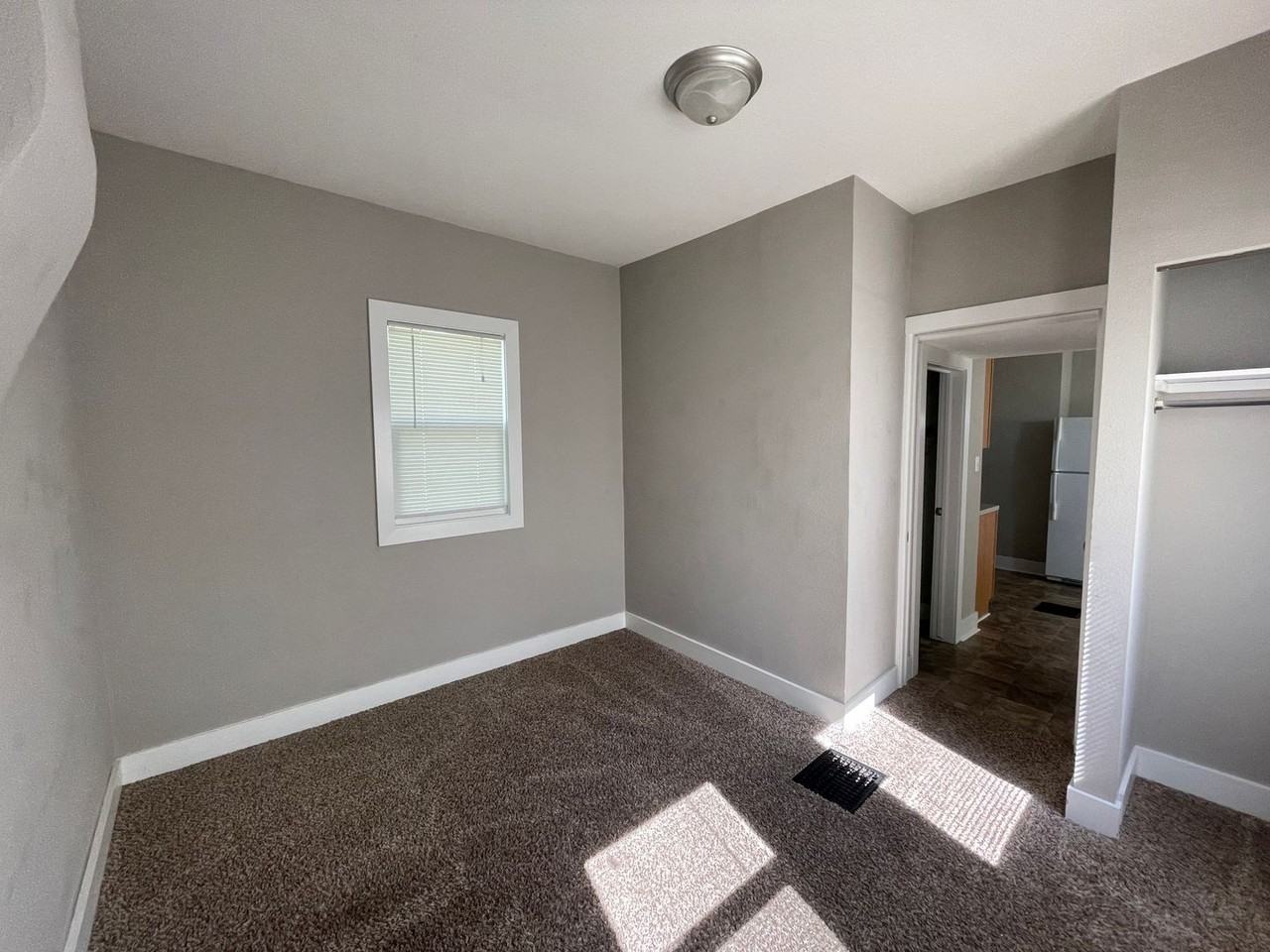 1106 Titus Ave - Photo 7 of 27