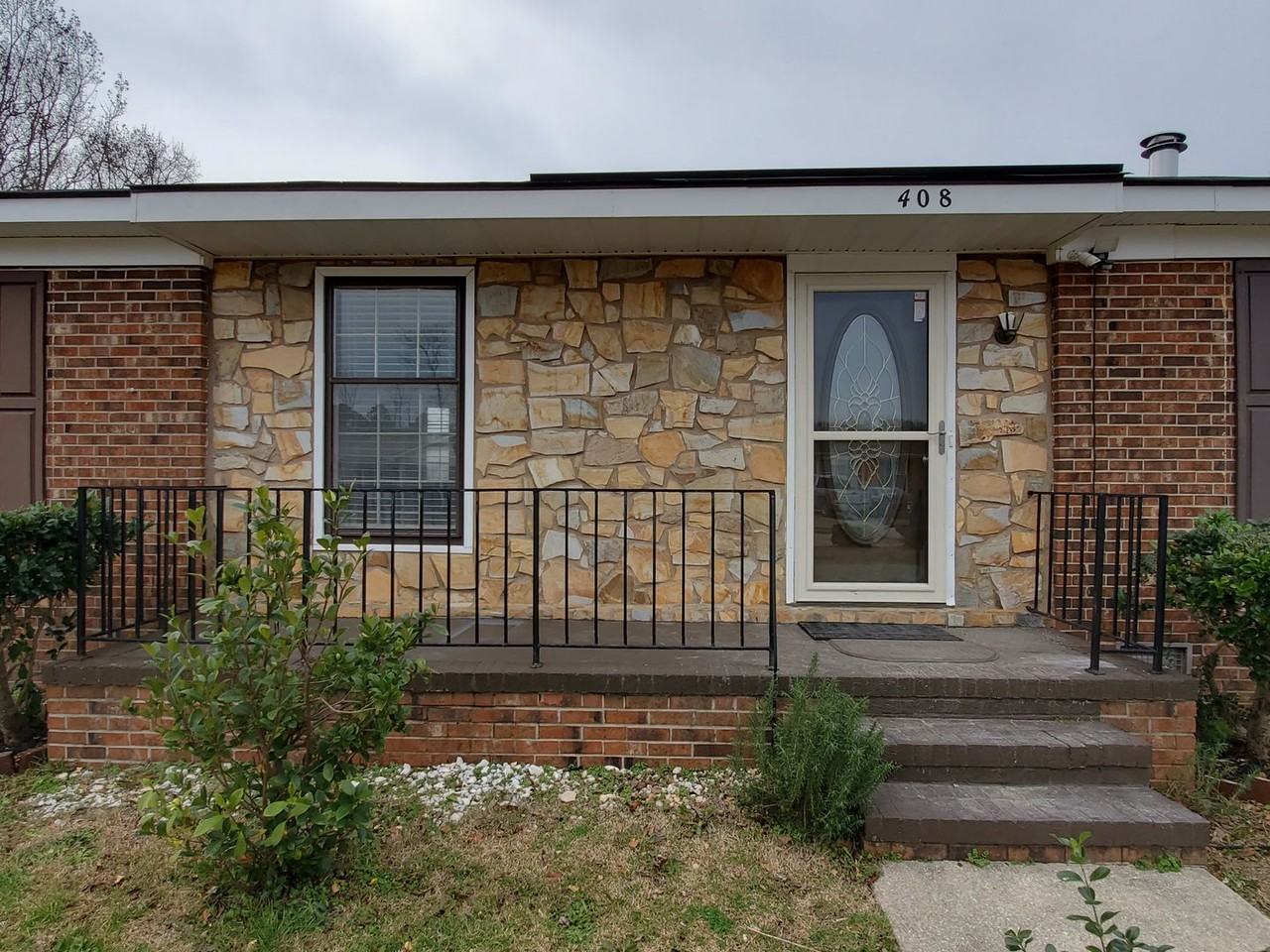 408 Desmond Dr - Photo 2 of 20