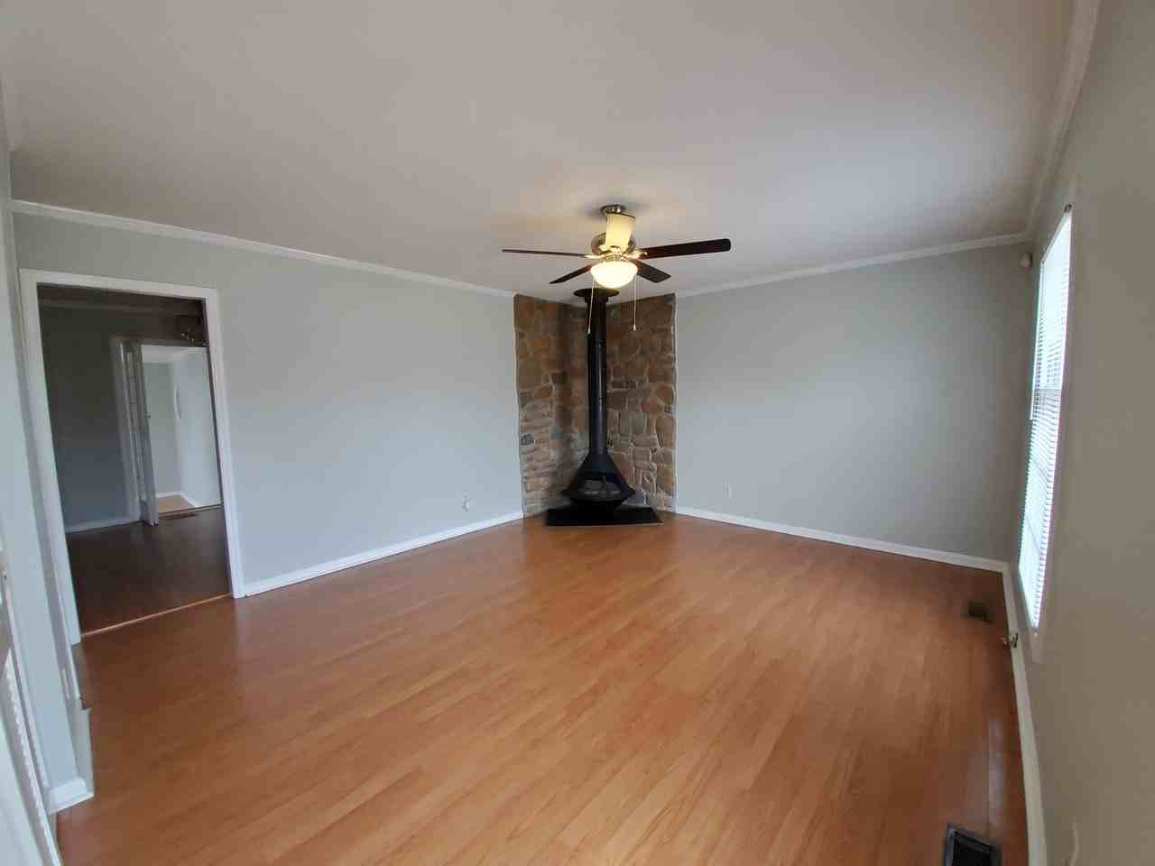 408 Desmond Dr - Photo 3 of 20