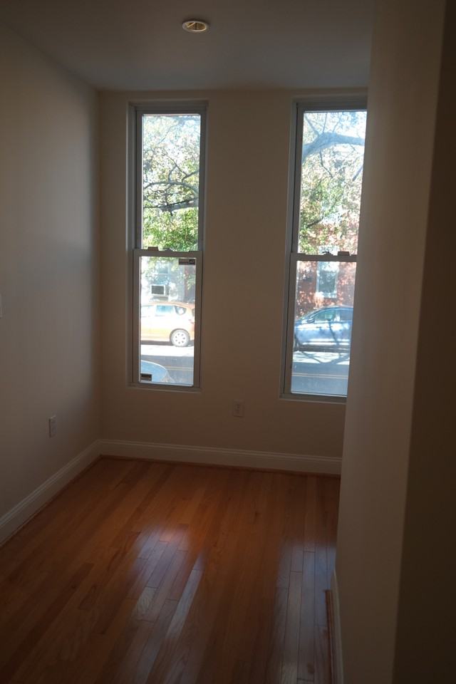 1145 W Hamburg St - Photo 2 of 22