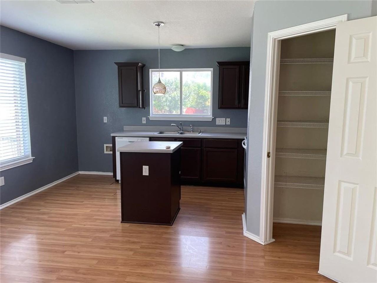 2501 Willow Way - Photo 2 of 22