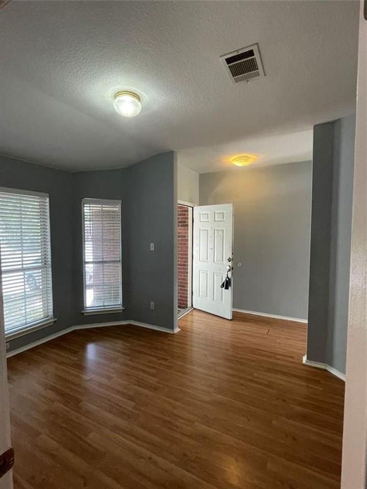 2501 Willow Way - Photo 5 of 22