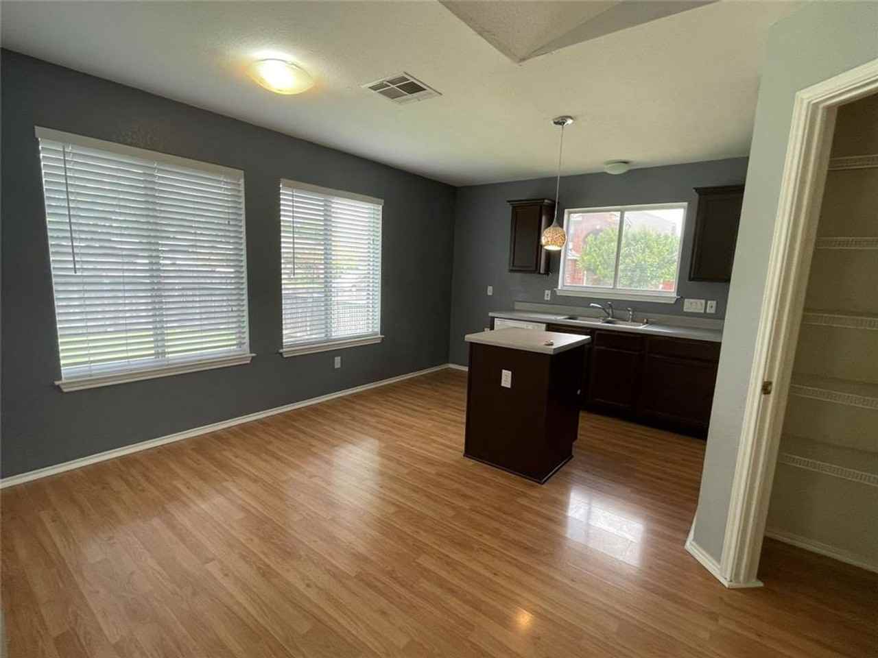 2501 Willow Way - Photo 7 of 22
