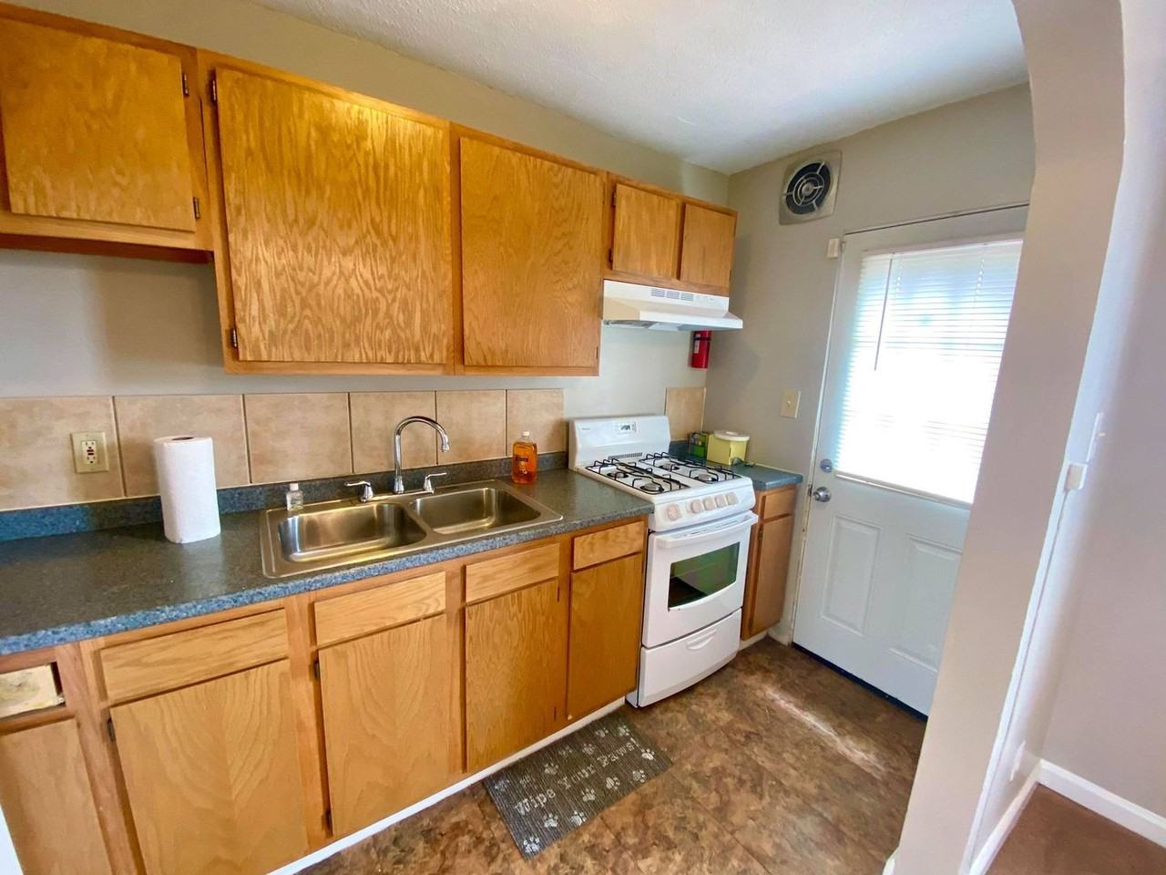 1916 Harman Ave - Photo 7 of 19