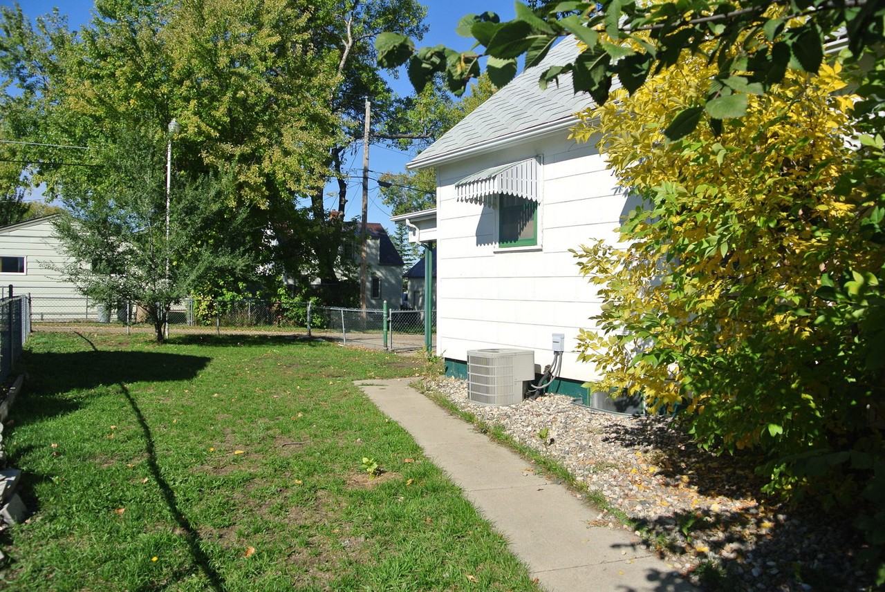 812 Park St - Photo 3 of 14