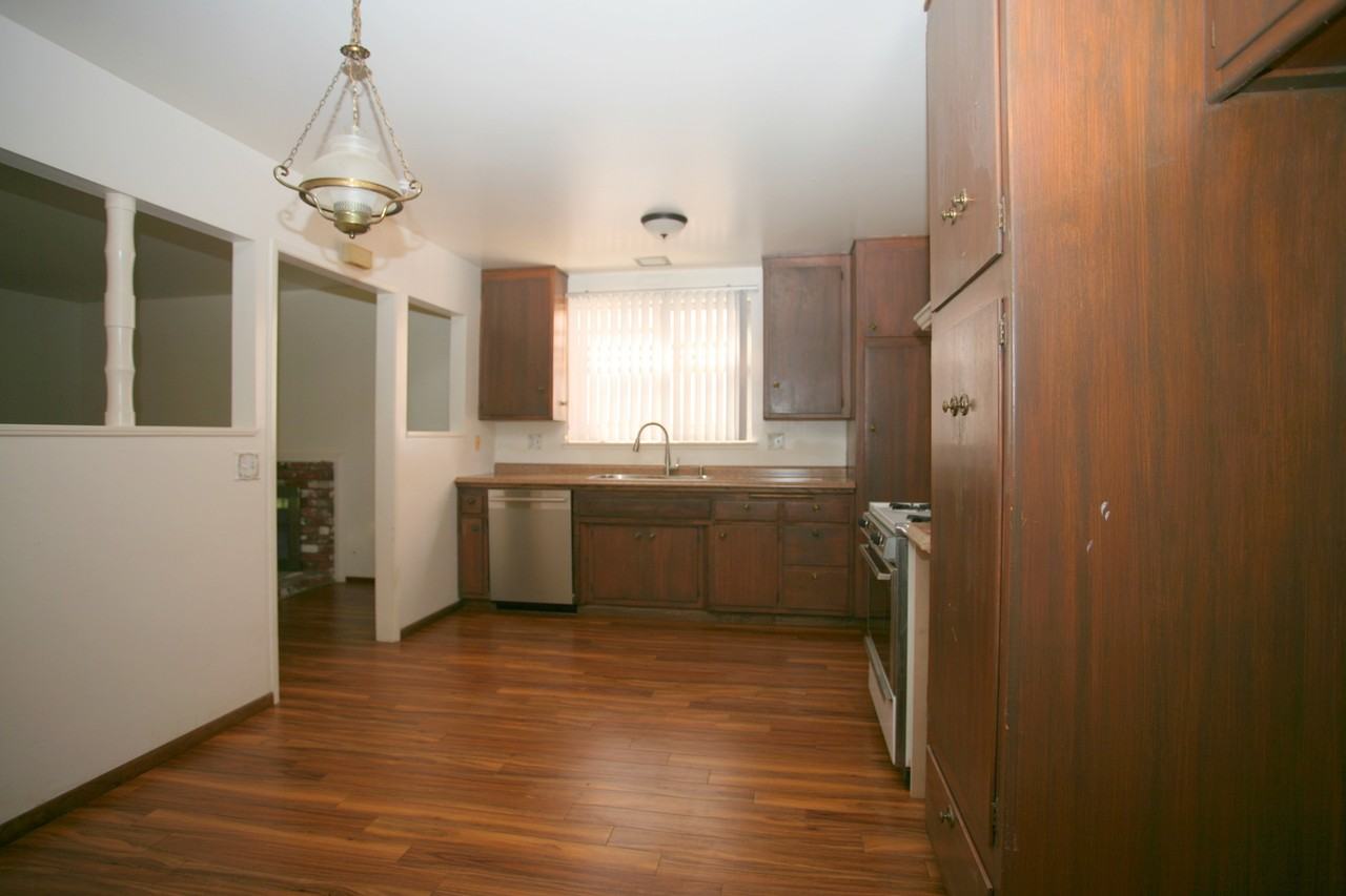 831 David Dr - Photo 5 of 13