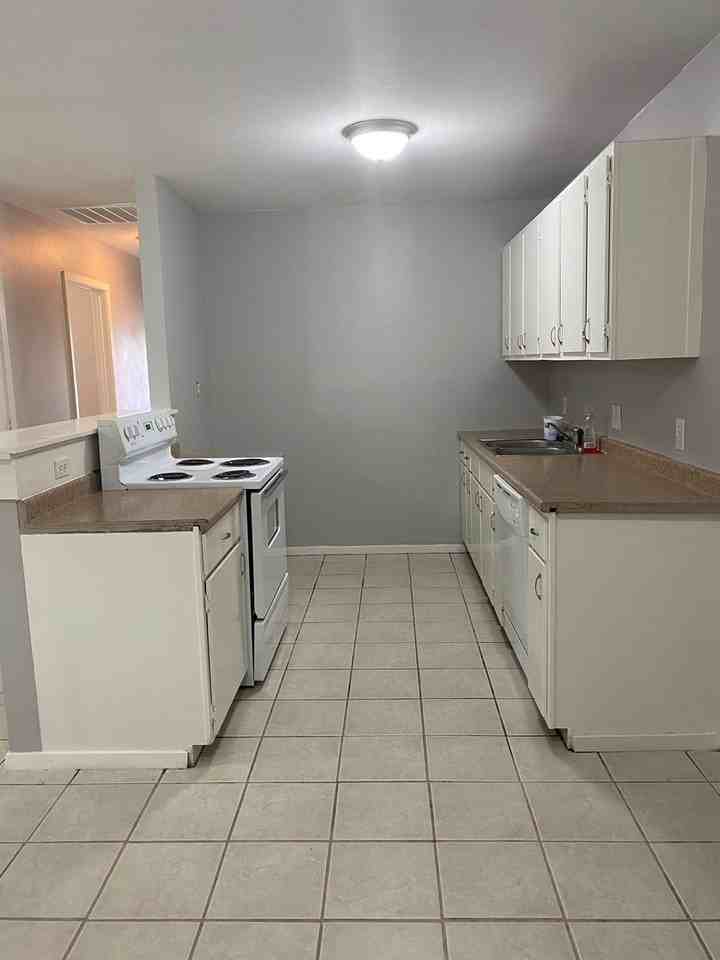 1906 San Rafael St - Photo 3 of 9