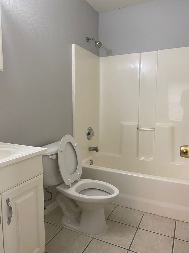 1906 San Rafael St - Photo 5 of 9