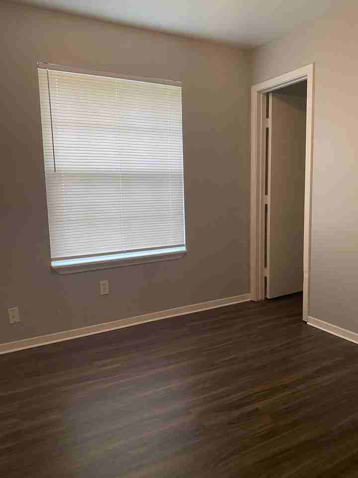 1906 San Rafael St - Photo 6 of 9