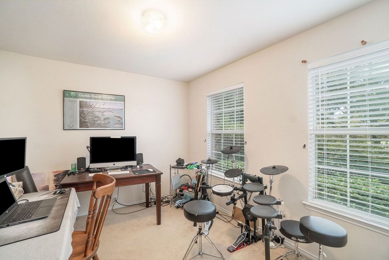 1327 Primrose Dr - Photo 3 of 23