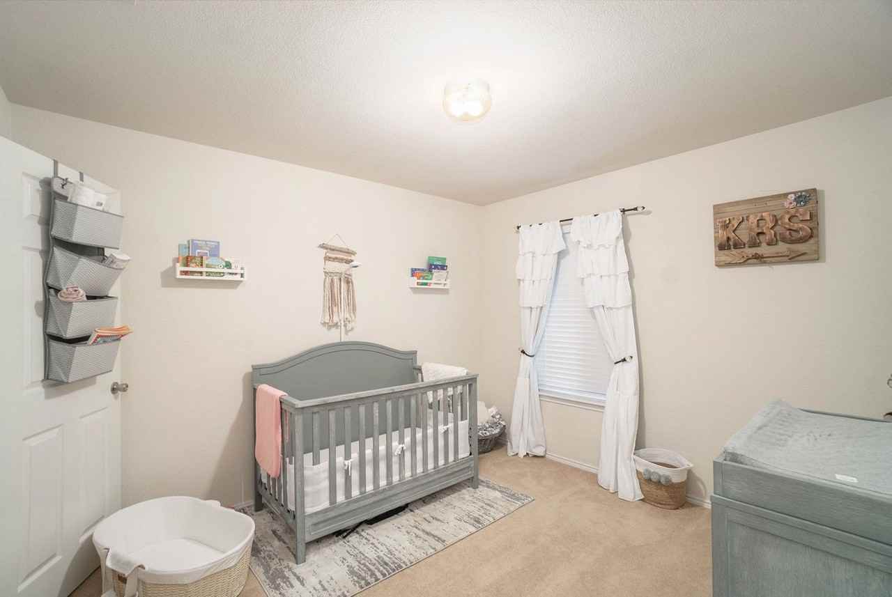 1327 Primrose Dr - Photo 5 of 23