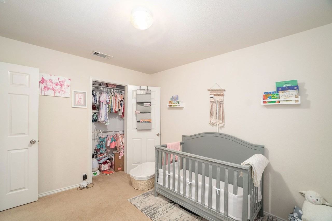 1327 Primrose Dr - Photo 6 of 23
